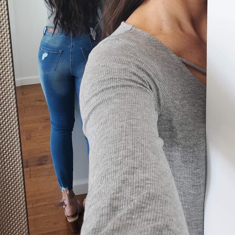 LAST PAIR β€οΈHigh rise destroyed jeans - Picture 10 of 10
